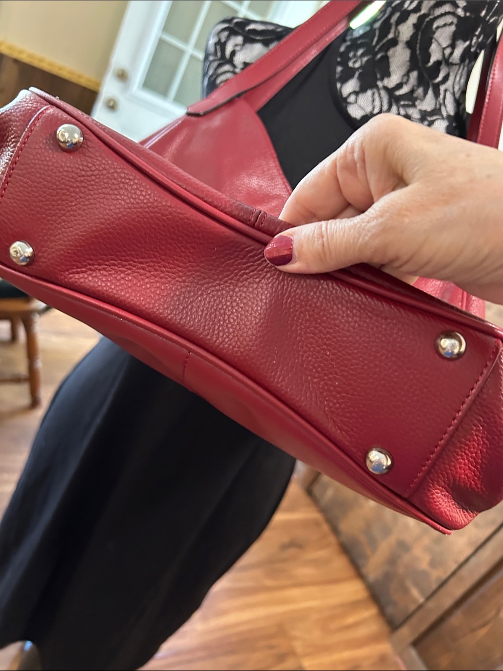 S Zone Red Leather Shoulder Tote Bag - Picture 6 of 12